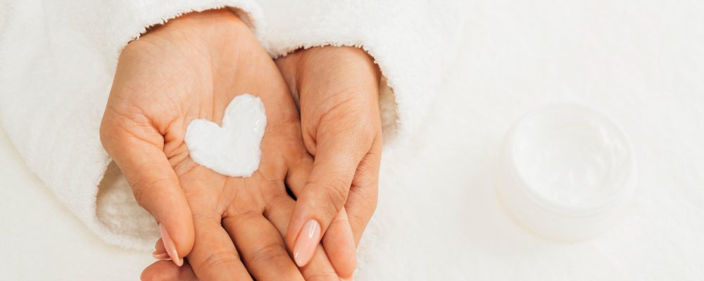 Pękająca skóra dłoni – przyczyny, objawy i skuteczna pielęgnacja